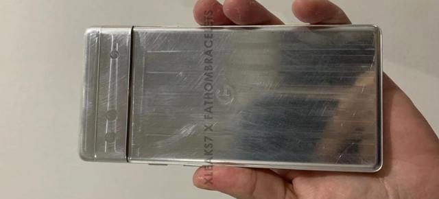 Google Pixel 6a 5G bifează o nouă apariție, de această dată sub forma unei machete din aluminiu 