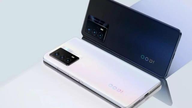 <b>Brandul iQOO lucrează la un telefon de buget numit iQOO U5; Certificat de 3C cu încărcare la 18W</b>Piața telefoanelor de buget va mai primi curând un nou membru sub forma lui iQOO U5, terminal care în ultimele ore a fost certificat de către agenția chineză 3C. Din documentele cu pricina descoperim faptul că acesta va fi