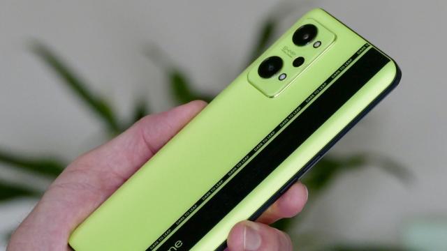 <b>realme GT 2 Pro are CPU Snapdragon 8 Gen1 la interior și obține peste 1 milion de puncte în AnTuTu</b>În urmă cu câteva zile apărea pe web primul telefon vivo cu procesor Dimensity 9000 la interior. El obținea peste 1 milion de puncte în AnTuTu atunci. La câteva zile distanță și-a făcut apariția și un prim model cu CPU Qualcomm de nouă generație
