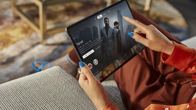 <b>Tableta Motorola Moto Tab G70 LTE este cu un pas mai aproape de debut; Primește certificarea BIS</b>După apariția în Google Play Console anterior, iată că acum pe final de lună noiembrie tableta Motorola Moto Tab G70 mai bifează o apariție - fiind acum certificată de către BIS (Biroul de standarde din India). Știtam deja câteva 