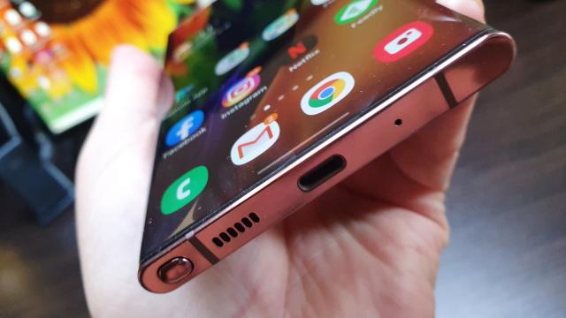 <b>Acum e momentul să cumperi un Galaxy Note 20; Samsung opreşte producţia şi probabil va renunţa la serie</b>Samsung nu a lansat vreun Galaxy Note nou în acest an, iar ultimul model din serie a fost Note 20, lansat în vara lui 2020. Zvonurile despre casarea seriei Note au abundat în ultimul an şi se pare că am ajuns acolo. Conform unor publicaţii din Coreea..