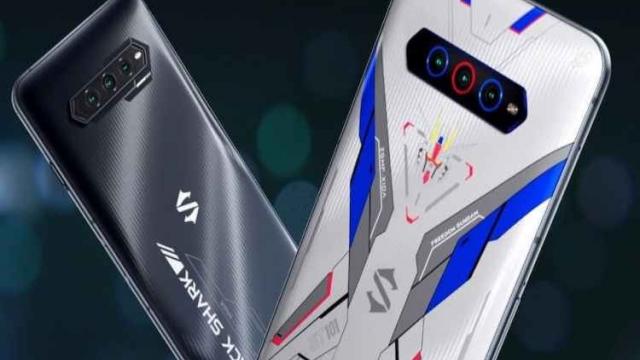<b>AnTuTu publică top 10 telefoane high end şi midrange pe noiembrie 2021: Snapdragon 888+ taie şi spânzură</b>Ca de obicei începutul de luna ne aduce şi un top 10 al celor mai performante telefoane testate în AnTuTu în ultimele 30 de zile. Avem de fapt două topuri, cel al telefoanelor high end/flagship şi cel al telefoanelor midrange