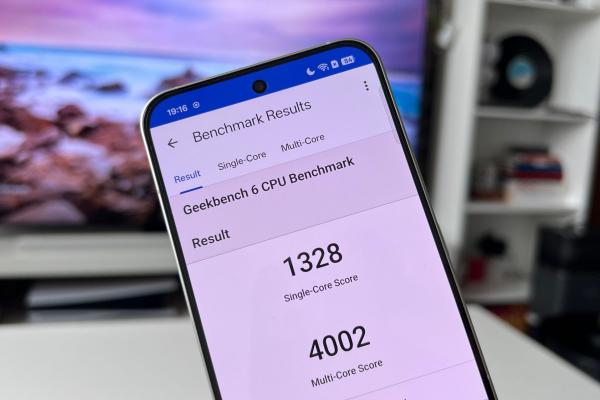 OPPO Reno14 5G: Benchmark-uri de mid-range, cu accent pe răcire și chiar extra frame-uri în gaming