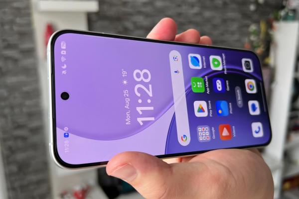 OPPO Reno14 5G: ColorOS 15 este despre personalizare, editare foto cu AI și productivitate