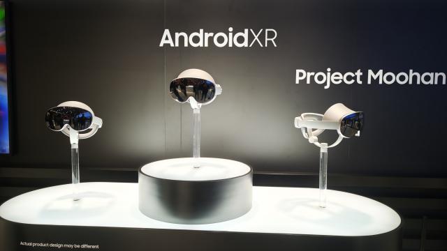 <b>Finalul lunii septembrie vine cu 3 produse inovatoare Samsung, printre care și un smartphone triplu-pliabil, headset XR</b>Auzim de ceva timp că Samsung lucrează în culise la câteva produse inovatoare, printre care și un smartphone triplu-pliabil și un headset de realitate augumentată, iar acum avem și un interval de lansare pentru acestea