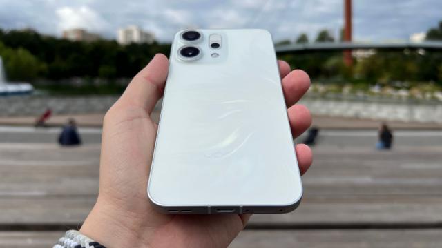 <b>OPPO Reno14 5G: Conectivitate pentru net 5G și WiFi cu super viteze, plus transfer spre iOS</b>OPPO Reno14 este ca un flagship atunci când vine vorba despre a rămâne conectat și ai de toate, începând cu 5G, WiFi 6e dual-band, Bluetooth 5.4 (A2DP, LE, aptX HD, LHDC 5), localizare (GPS, GLONASS, GALILEO, BDS, QZSS)