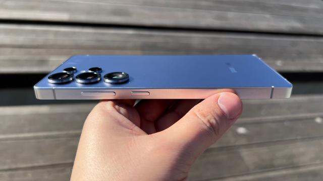 <b>Cât de gros va fi Galaxy S26? Ştim şi dimensiunile lui S26 Ultra şi S26 Edge </b>Cum telefoanele entry level Samsung au cam debutat, cu pliabilele şi midrange-urile s-a terminat pe anul ăsta, putem începe să privim spre 2026. Mai ales după ce iese S25 FE la IFA. Până atunci avem scăpări de talii ale modelelor 

