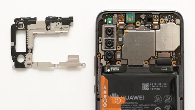 <b>Huawei Honor Magic 2 primeşte o disecţie, care îi prezintă mecanismul glisant, componentele</b>Cel mai proaspăt smartphone de pe piață care adoptă un mecanism slider pentru camera frontală este nimeni altul decât Huawei Honor Magic 2. Acesta tocmai ce a primit în ultimele zile o disecție iar astăzi vedem cum arată device-ul la nivel intern