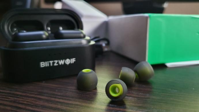 Galerie foto căști wireless Blitzwolf BW-FYE7: Blitzwolf-BW-FYE7_03.jpg