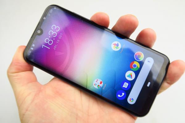 Allview V4 Viper: Design drăguţ şi funcţional