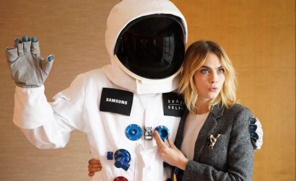 Samsung a trimis un telefon Galaxy S10 5G în spaţiu pentru a face selfie-uri “cosmice”: Samsung Space Selfie