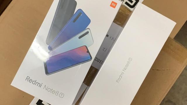 <b>Xiaomi Redmi Note 8T are o scăpare în România şi deja se găseşte la un magazin de la noi! Iată ce aduce nou</b>Xiaomi Redmi Note 8T este încă un membru al familiei Note 8, care a scăpat pe web în ultima vreme şi s-ar pregăti de lansare. Cumva înainte de lansare a fost listat de un magazin din România, DualStore.ro. Mai mult decât atât am descoperit pe grupul..