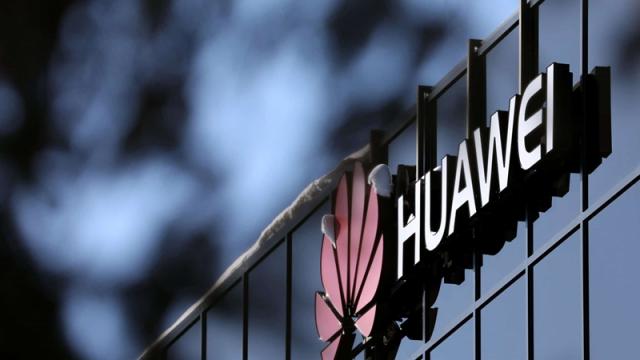 <b>Marea Britanie devine mai permisivă cu Huawei! Acceptă ajutorul chinezilor în dezvoltarea anumitor părți din rețelele 5G</b>Începutul săptămânii aduce vești bune pentru Huawei, compania care în continuare are bifate multe interdicții, printre care și pe cea care contribuie la oprirea certificării telefoanelor cu Android de către Google