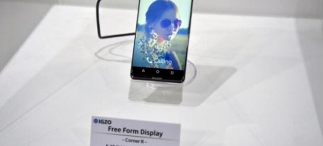 Sharp prezintă smartphone-ul concept Corner R; vine cu un display inedit ce acoperă și colțurile panoului frontal