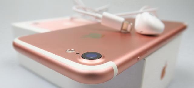 iPhone 7 Unboxing (Rose Gold, 32 GB): pierde butonul Home mecanic şi jackul audio, câştigă difuzoare stereo şi rezistenţă la apă (Video)