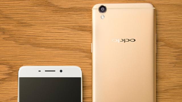 <b>Oppo R9S apare în două noi fotografii, cu ceea ce pare a fi ambalajul său şi un pliant promoţional cu specificaţii</b>Următorul smartphone pe care producătorul chinez Oppo îl va aduce pe piață se numește R9S, și astăzi vedem fotografii cu ceea ce pare a fi ambalajul său de retail. Noul terminal va sosi drept un upgrade minor pentru Oppo R9, fiind păstrat același design