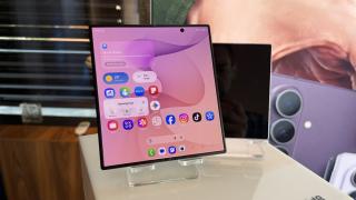 Samsung Galaxy Z Fold8 Ultra Hands On: gândit pentru creatorii de conținut care colorizează, cuta DISPARE