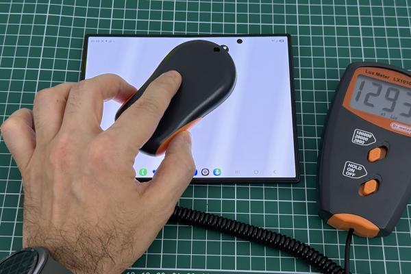 Samsung Galaxy Z Fold8 - Luminozitate display