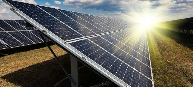Energia solară a fost principala sursă de electricitate din UE în iunie 2026 - Producția a ajuns la un record de 52 TWh