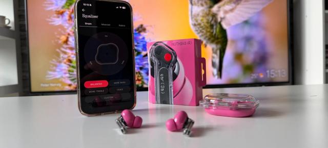 Nothing Ear (3a) Review: căștile roz devin cool prin funcții AI
