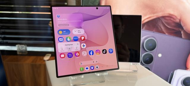 Samsung Galaxy Z Fold8 Ultra Hands On: gândit pentru creatorii de conținut care colorizează, cuta DISPARE