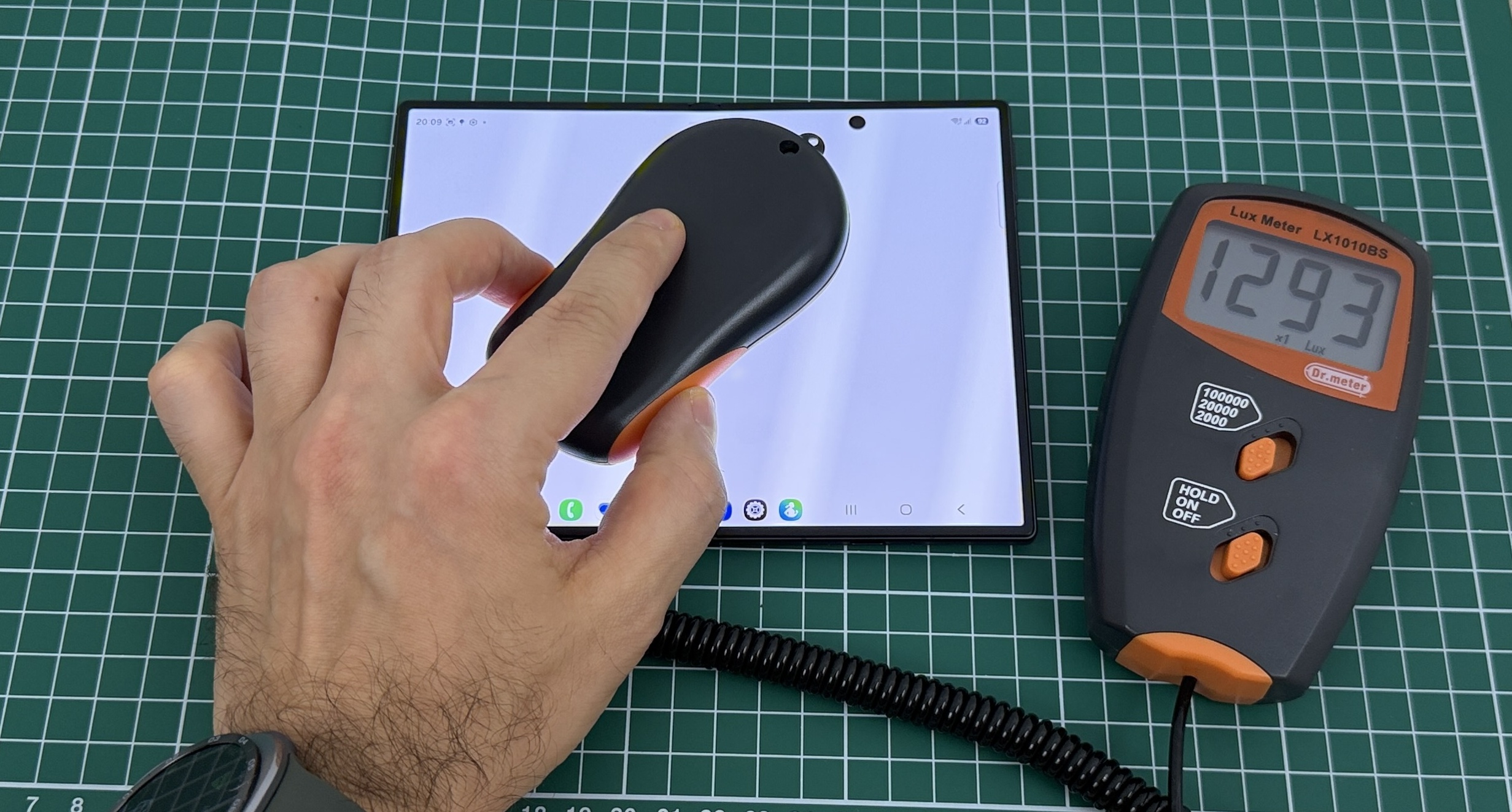 Samsung Galaxy Z Fold8 - Luminozitate display (galerie)
