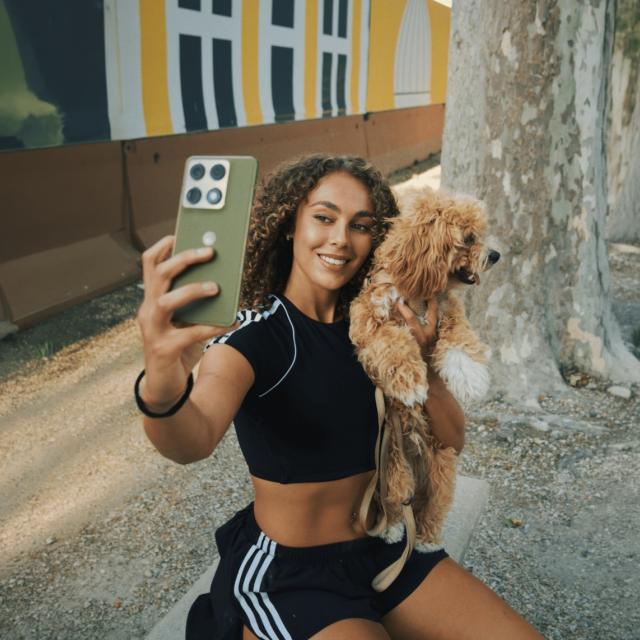 Motorola își extinde imaginea cu fotbaliste europene pentru Cupa Mondială Feminină 2027