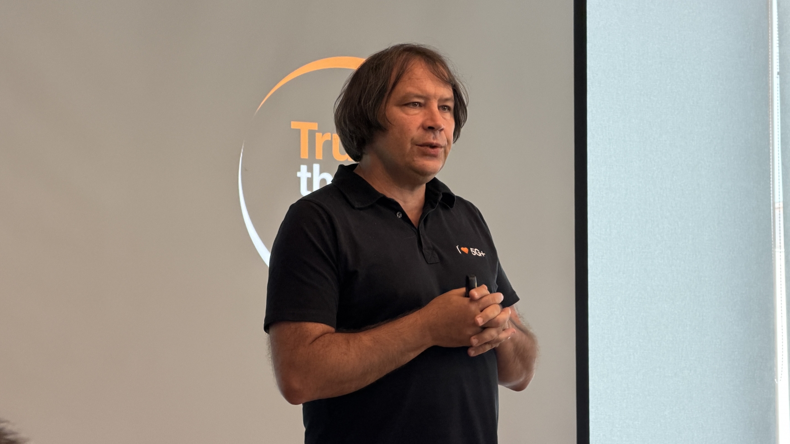 Julien Ducarroz rămâne la conducerea Orange România până în 2029; Cum au evoluat afacerile companiei în mandatul său