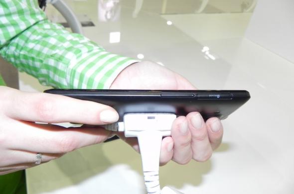 Acer Liquid E3 hands-on preview; terminal mid-range cu display de 4.7 inch (Retro MWC 2014 - Video): dscn5052jpg.jpg