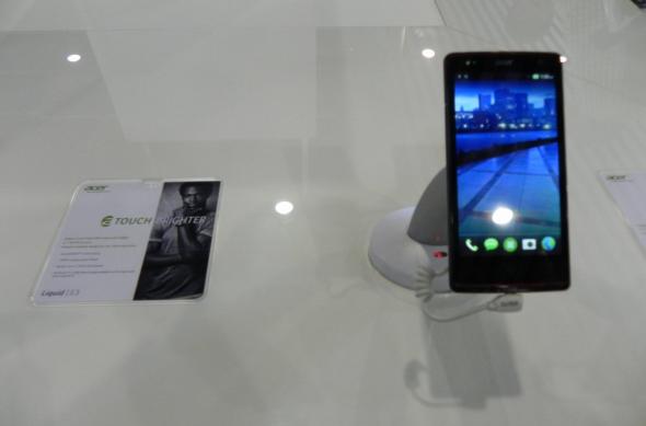 Acer Liquid E3 hands-on preview; terminal mid-range cu display de 4.7 inch (Retro MWC 2014 - Video): dscn5057jpg.jpg
