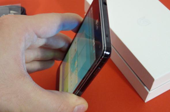 LG Optimus G unboxing: interfață interesantă, cutie cu textură de material textil (Video): p1310177jpg.jpg