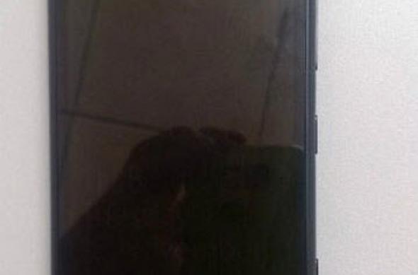 Nokia Lumia 825 - smartphone cu Windows Phone 8 și display PureMotion (zvon): nokia_lumia_825_04.jpg