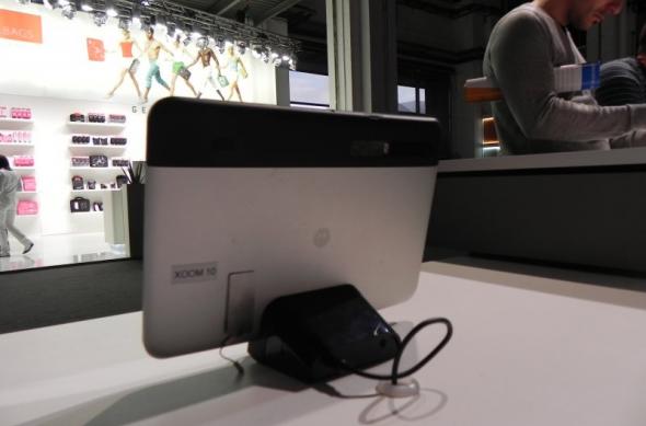 MWC 2011: Motorola Xoom, o tabletă spectaculoasă pe care am putut-o vedea În acțiune la MWC (Video): dscn3695jpg.jpg