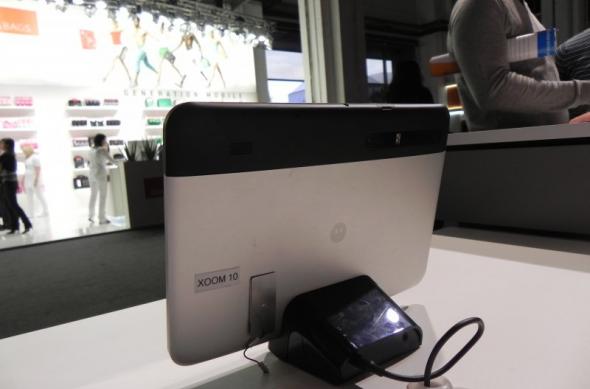 MWC 2011: Motorola Xoom, o tabletă spectaculoasă pe care am putut-o vedea În acțiune la MWC (Video): dscn3694jpg.jpg