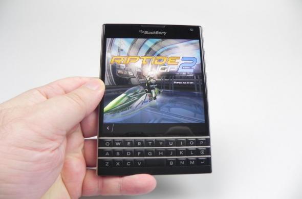 BlackBerry Passport review: murele nu trebuie să fie neapărat acre! (Video): black_berry_passport_046_copyjpg.jpg