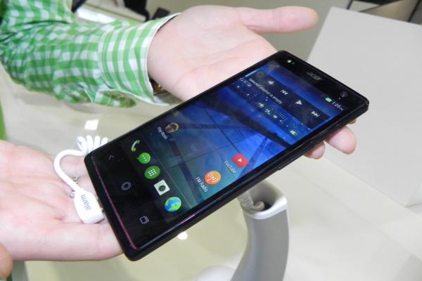 Acer Liquid E3 hands-on preview; terminal mid-range cu display de 4.7 inch (Retro MWC 2014 - Video)