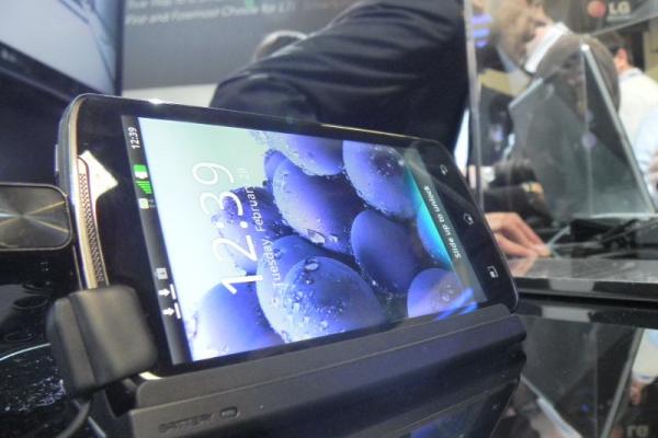 MWC 2012: LG Optimus 4G LTE preview - telefon cu ultra viteza și pentru europeni (Video)