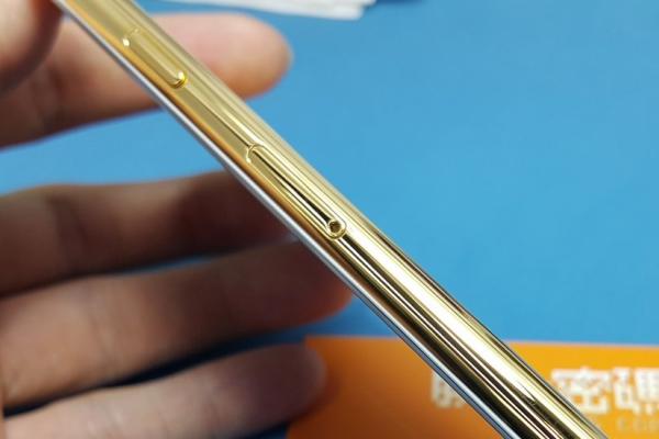 iPhone 6 și iPhone 6 Plus primesc ediții placate cu aur de 24K din partea producătorului chinez NavJack