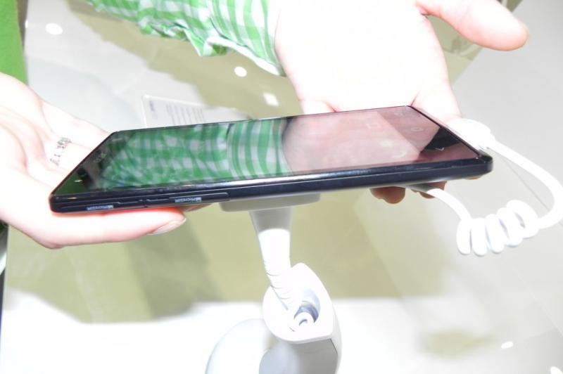 Acer Liquid E3 hands-on preview; terminal mid-range cu display de 4.7 inch (Retro MWC 2014 - Video): dscn5054jpg.jpg