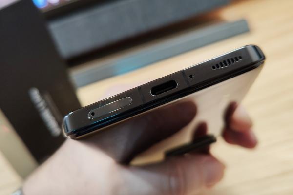 Xiaomi 13 Pro: Acustica stereo e aici, cu speakere separate, dar cel de jos duce greul