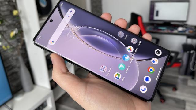 <b>vivo X90 Pro: OS, UI, aplicații cu Android 13 și un Funtouch OS cu multe opțiuni de customizare, inclusiv pentru gameri</b>vivo X90 Pro vine cu Android 13 și interfața Funtouch OS 13 aplicată peste. Aduce o sumedenie de opțiuni de personalizare, dar nu remarc diferențe mari față de Funtouch OS 12. Rămâne o interfață „mai sobră”, cu un look minimalist și totuși ușor
