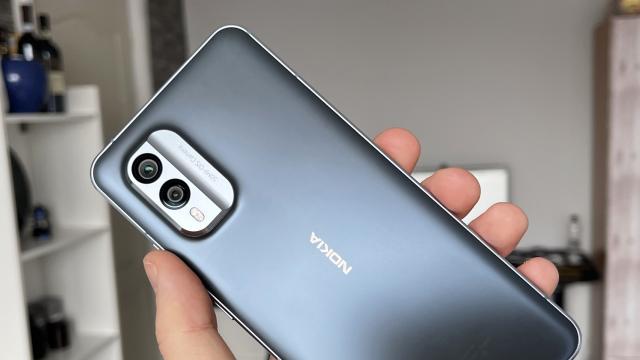 <b>Nokia X30 5G: Camera cu comportament tipic midrange de la un senzor cu pretenţii</b>Simt că HMD ar fi trebuit să promoveze mai mult Nokia X30 5G şi să facă mai mult tam-tam pe tema faptului care are fix acelaşi senzor foto principal că şi Samsung Galaxy S22. Până acolo vorbim totuşi de restul setup-ului optic. Începem cu camera selfie