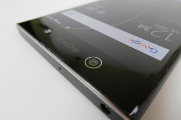 Sony Xperia XA1 Ultra: Design tipic Xperia, XXL, dar îngust