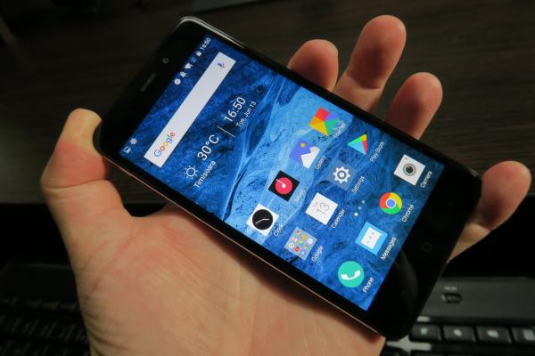 TP-Link Neffos X1: Display mic, compact şi destul de luminos