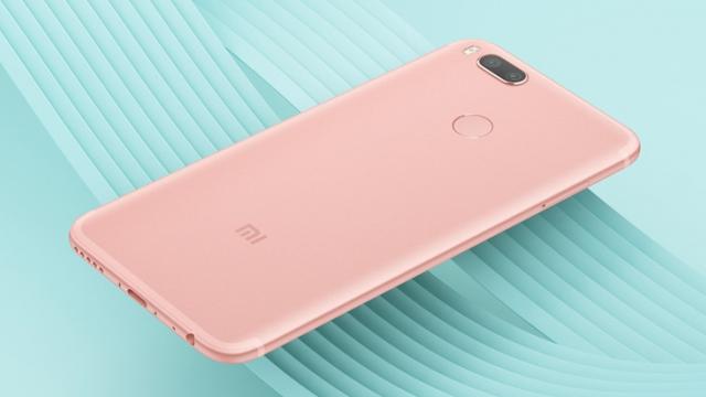 <b>Xiaomi Mi 5x este oficial! Phablet de 5.5 inch cu 4 GB RAM, cameră duală și preț de 220 dolari!</b>Astăzi Xiaomi a anunțat lansarea phablet-ului Mi 5x, un terminal din zona de buget ce aduce la pachet o cameră duală în partea din spate. Sosește într-o carcasă metalică și printre dotările sale se află chipset-ul Snapdragon 625, 4 GB RAM și 