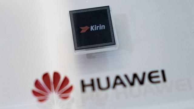<b>Huawei va demara producția în masă a chipset-ului Kirin 970 din septembrie; va sosi pe phablet-ul Mate 10!</b>Următorul chipset high-end a celor de la Huawei va fi modelul numit Kirin 970, procesor pe care îl așteptăm integrat la bordul phablet-ului Mate 10 și pe Huawei P11. Acest CPU ar urma să intre în producția în masă începând din septembrie, lună