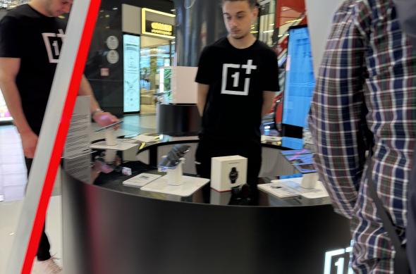 OnePlus Pop-up Store - Promenada Mall: Photo 15.04.2024, 10 59 44.jpg