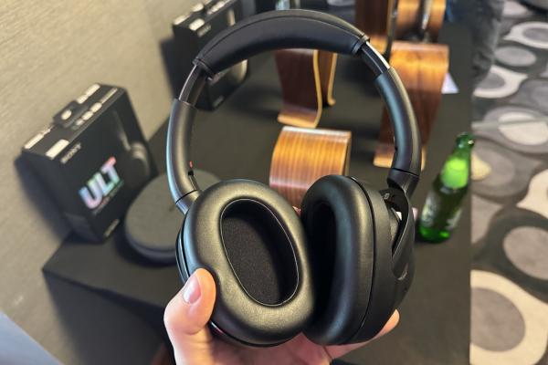 Sony Ult Wear - Fotografii Hands-on