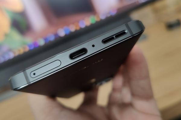 Motorola Edge 30 Ultra: Audio stereo, savuros doar la 80%