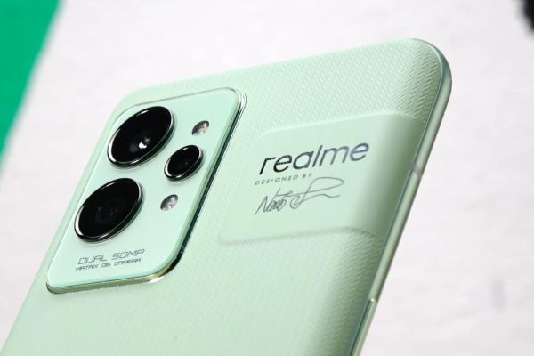 Flagship-ul realme GT2 Pro primește acum actualizarea stabilă la Android 13 și interfața realme UI 3.0; Ce e nou?
